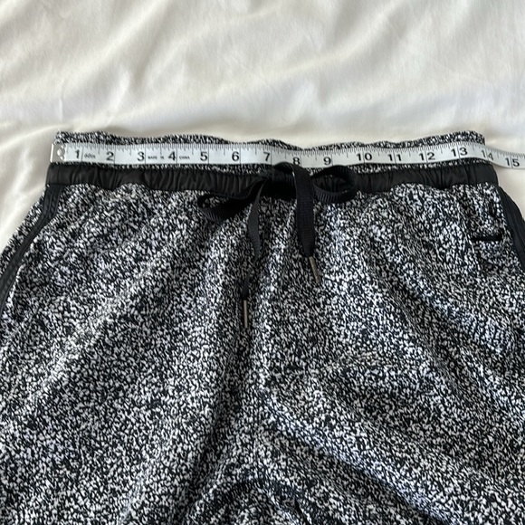 Lululemon &go On The Go Jogger Pant Black and White Size 6 - Picture 12 of 16